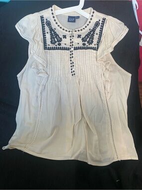 GAP Cream Sleeveless Embroidered Pintuck Camisole style blouse
